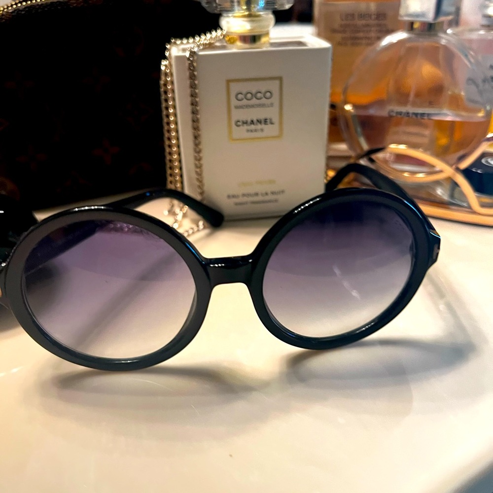 ‏Tom Ford black sunglasses